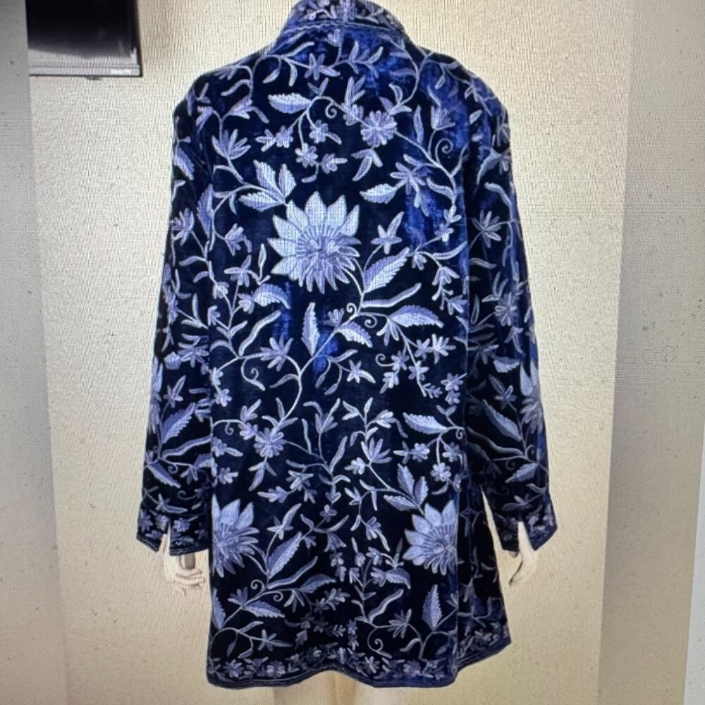 Beautiful Soft Surrounding Heavily Embroidered Navy Velvet Mugal Jacket. Size XL - Picture 4 of 11